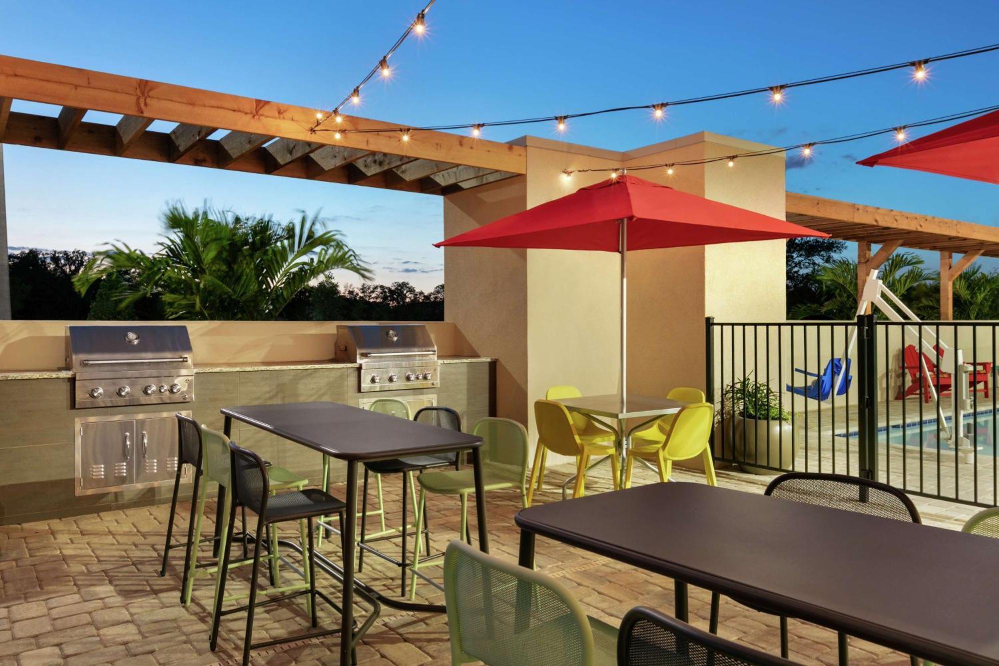 Home2 Suites By Hilton Brandon Tampa Екстериор снимка